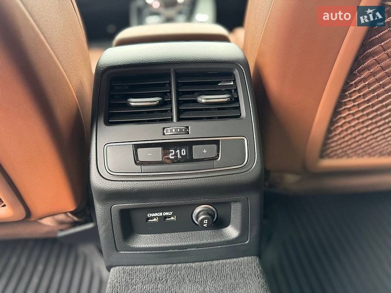 Седан Audi A4 2021 в Виннице