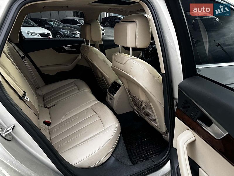 Седан Audi A4 2016 в Львове