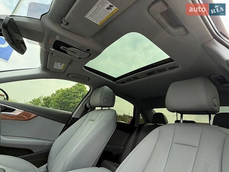 Седан Audi A4 2021 в Львове