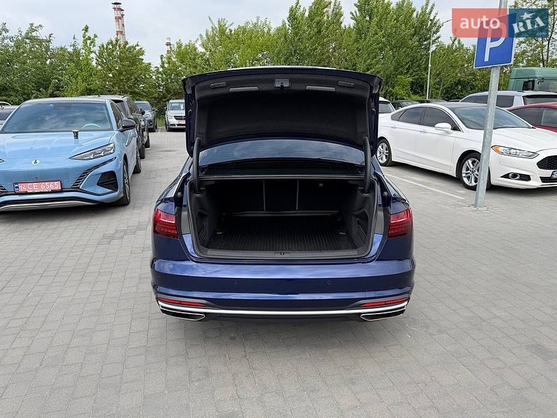 Седан Audi A4 2021 в Львове