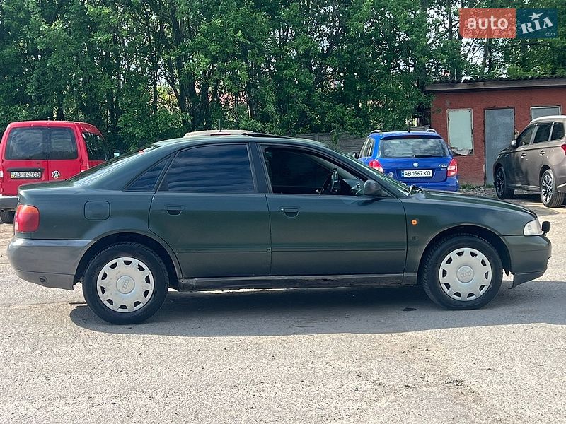 Седан Audi A4 1995 в Виннице