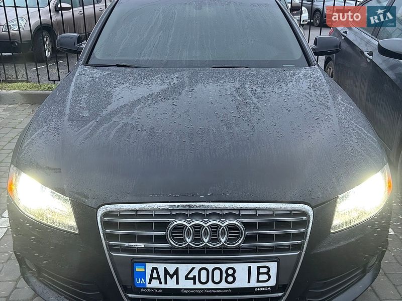 Седан Audi A4 2010 в Полтаве
