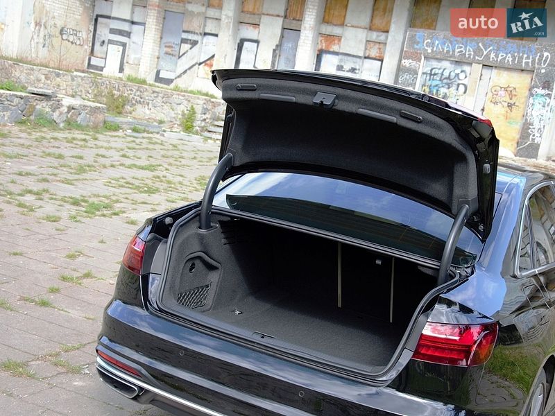 Седан Audi A4 2023 в Киеве