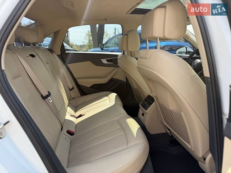 Седан Audi A4 2016 в Львове