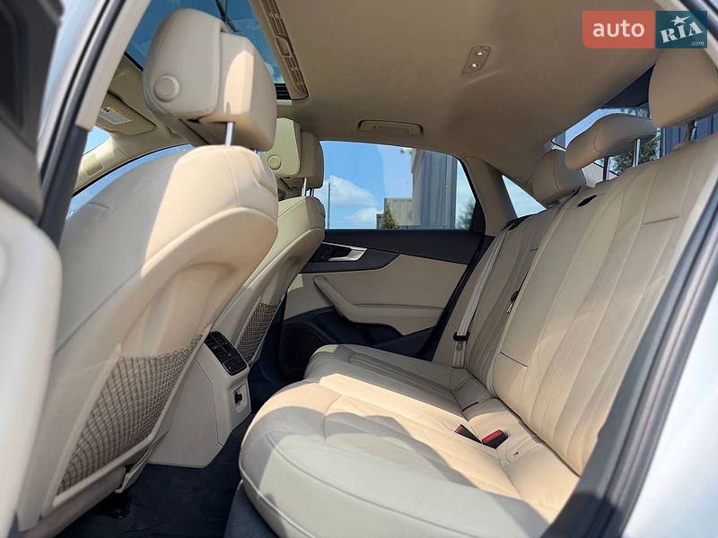 Седан Audi A4 2016 в Львове