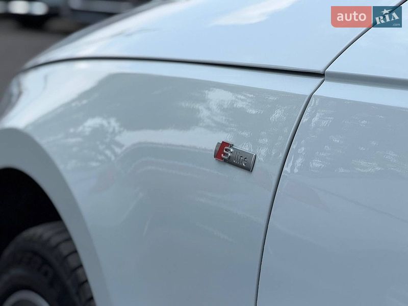 Седан Audi A4 2016 в Львове