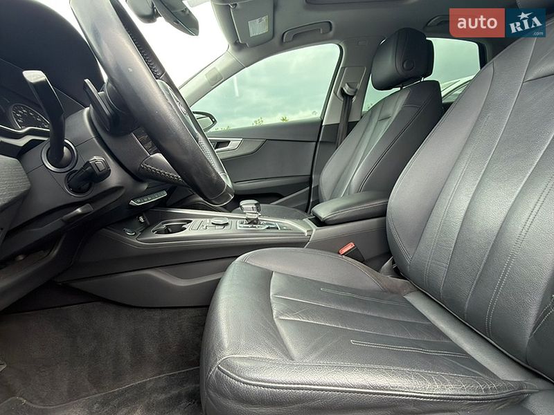 Седан Audi A4 2016 в Самборі
