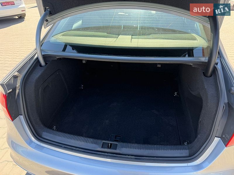 Седан Audi A4 2014 в Луцке