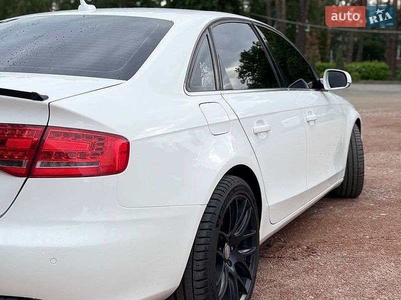 Седан Audi A4 2011 в Ирпене