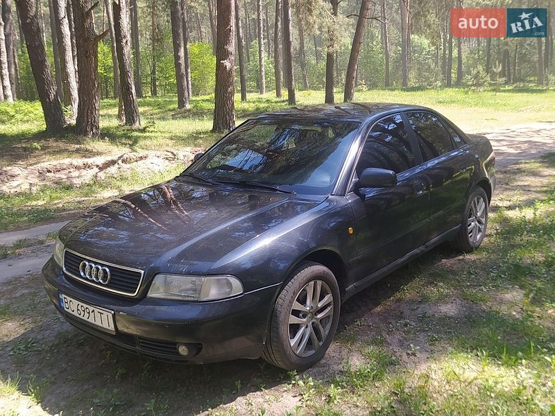 Седан Audi A4 1998 в Золочеве