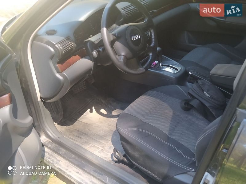 Седан Audi A4 1998 в Золочеве