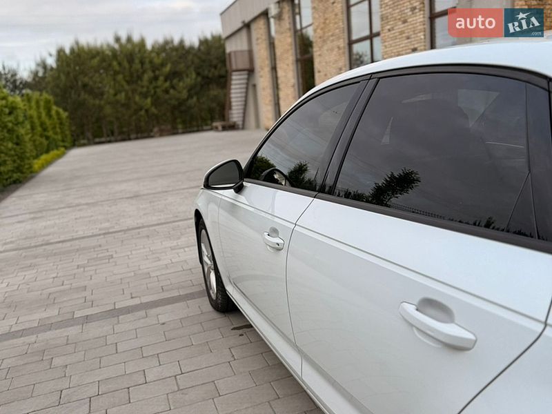Седан Audi A4 2016 в Луцке