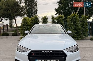Седан Audi A4 2016 в Луцьку