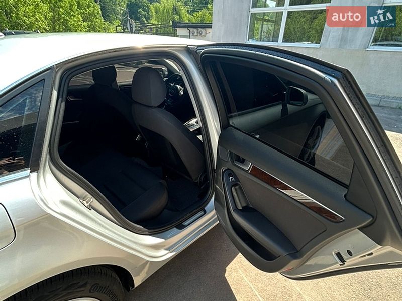 Седан Audi A4 2013 в Киеве