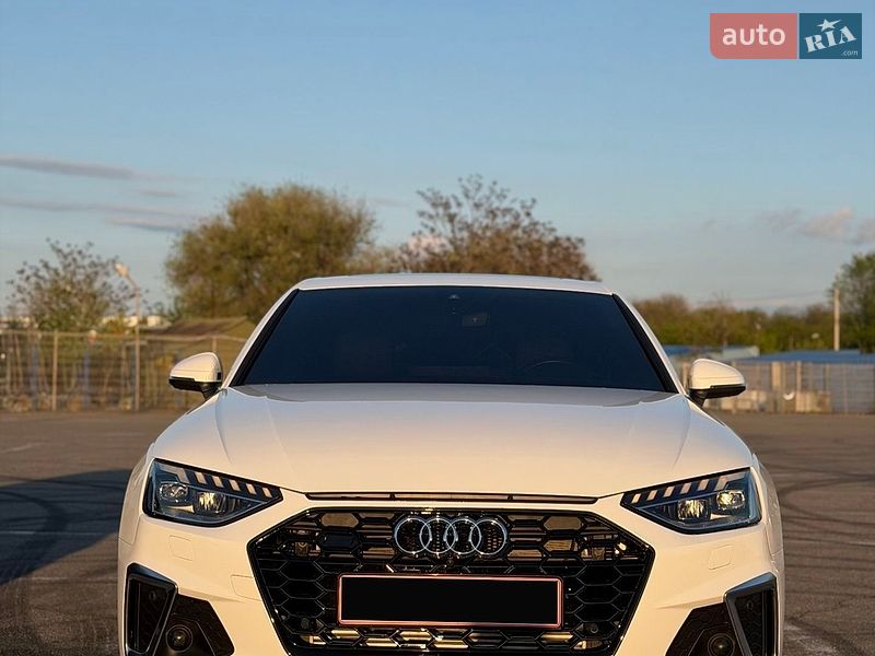 Седан Audi A4 2022 в Дніпрі