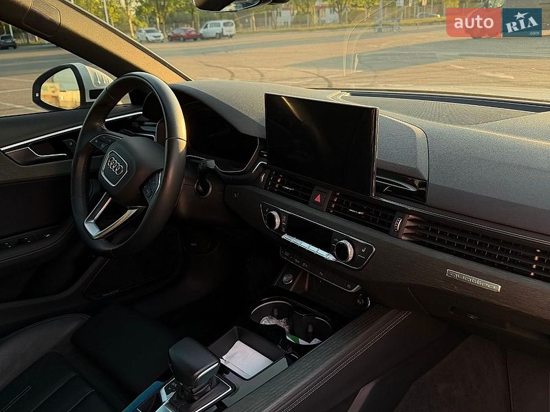 Седан Audi A4 2022 в Дніпрі