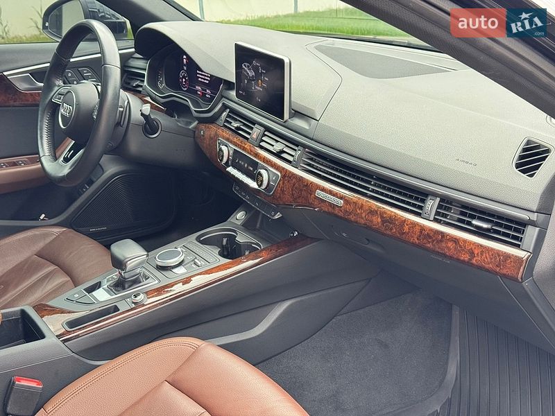 Седан Audi A4 2018 в Ровно