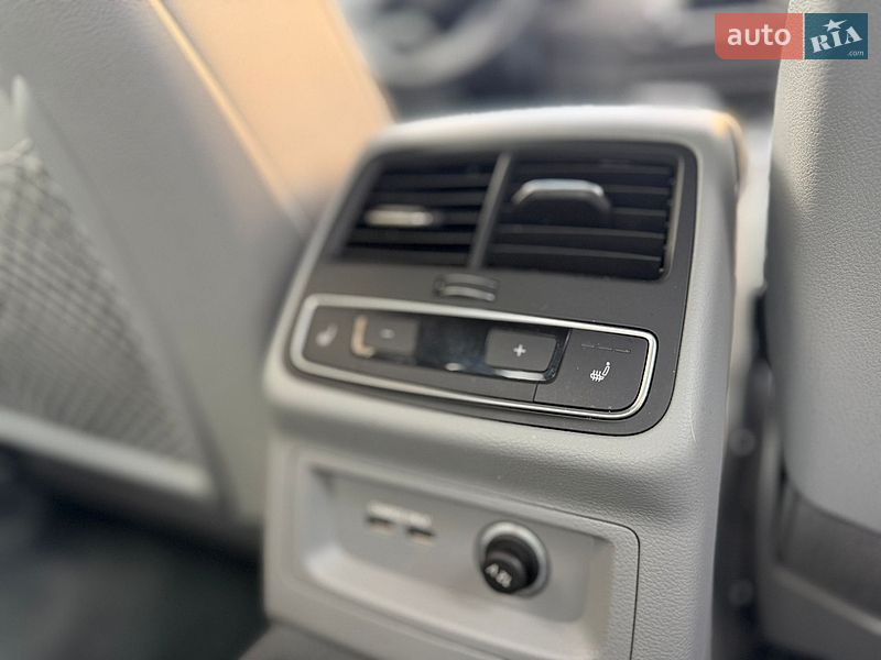 Седан Audi A4 2019 в Черновцах