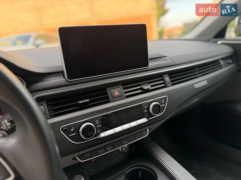 Седан Audi A4 2019 в Черновцах