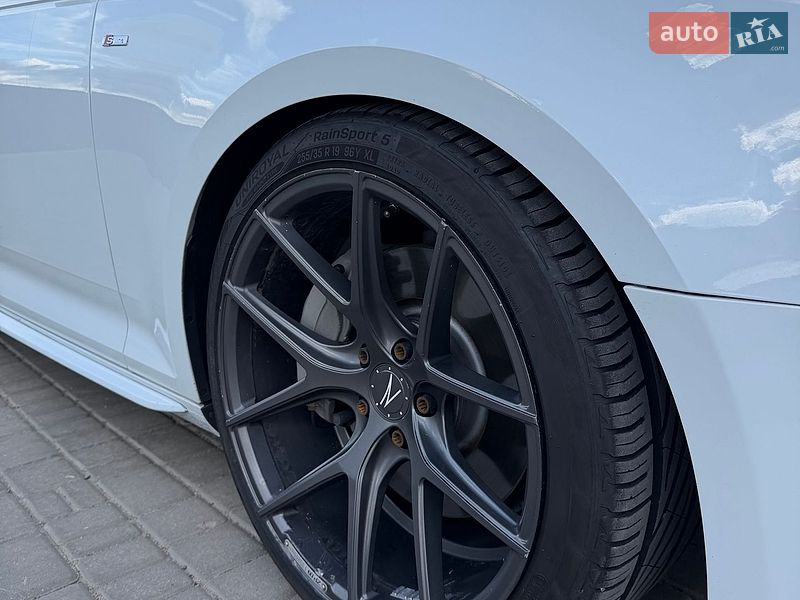 Седан Audi A4 2016 в Одессе