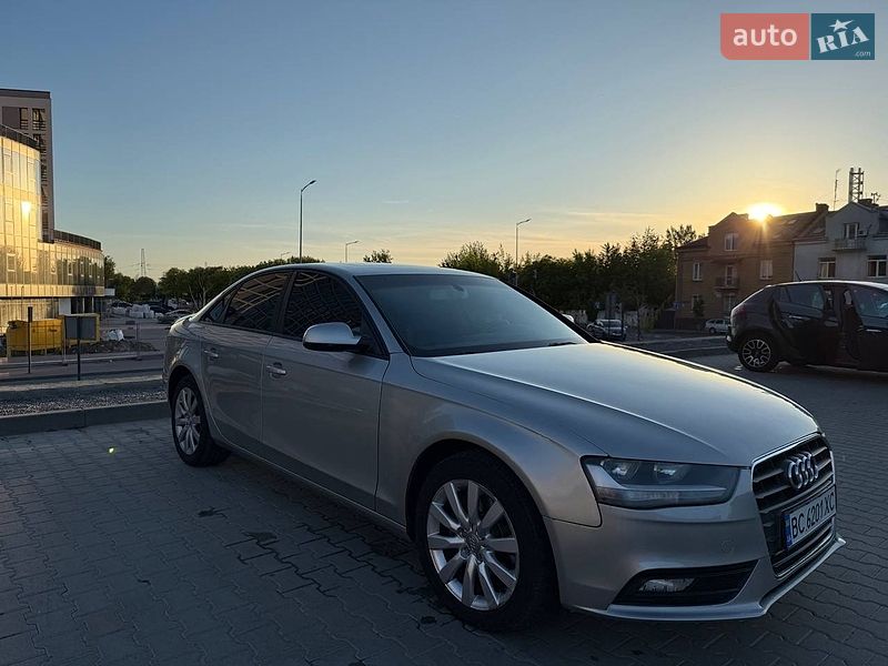 Седан Audi A4 2013 в Львові