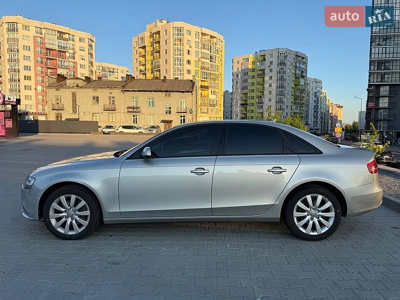 Седан Audi A4 2013 в Львові