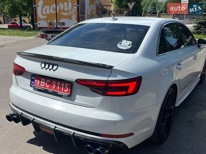 Седан Audi A4 2017 в Ровно