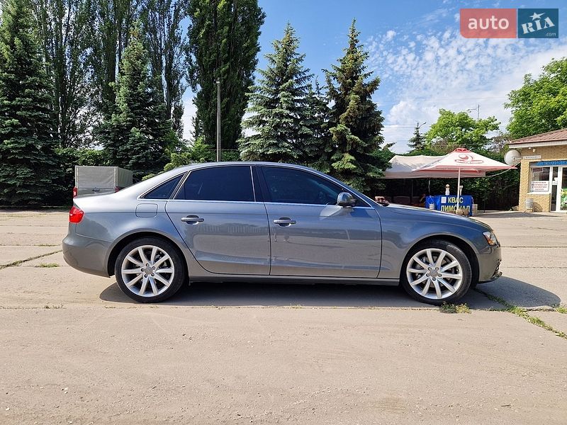 Седан Audi A4 2012 в Дніпрі