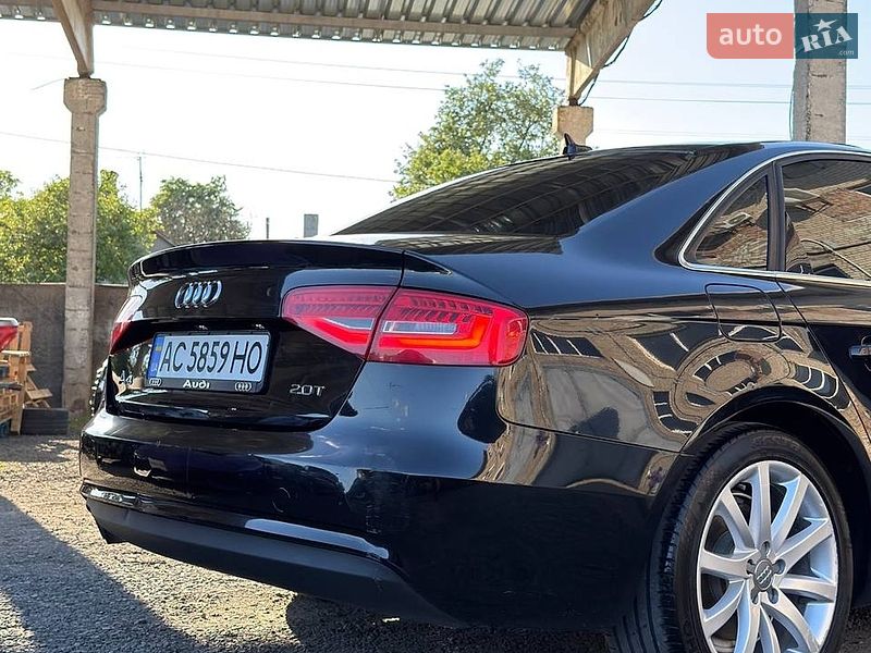 Седан Audi A4 2012 в Луцьку