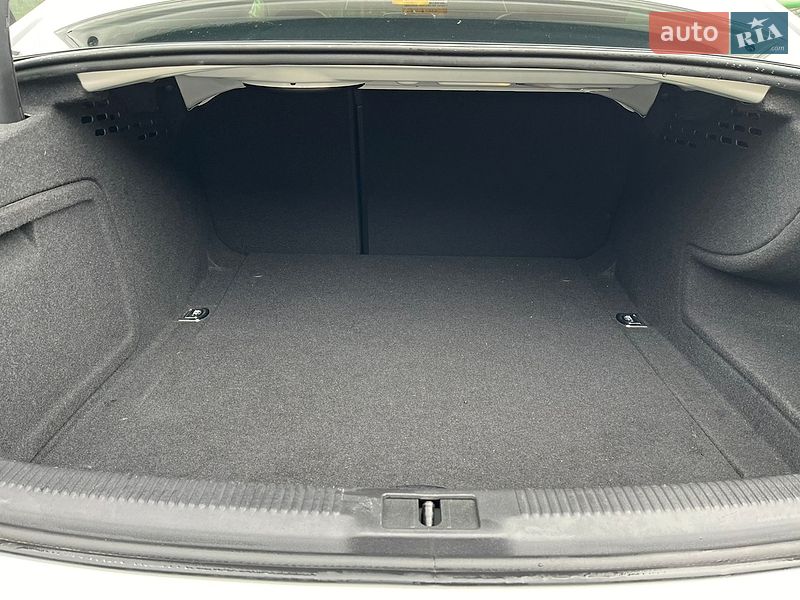 Седан Audi A4 2014 в Кропивницькому