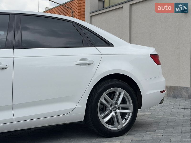 Седан Audi A4 2017 в Одесі