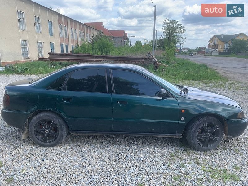 Седан Audi A4 1996 в Надвірній