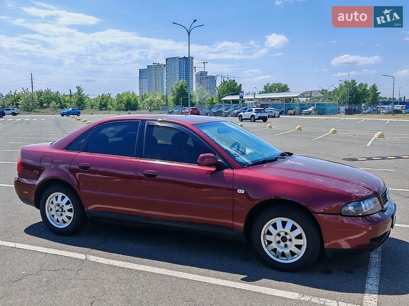 Седан Audi A4 1999 в Києві