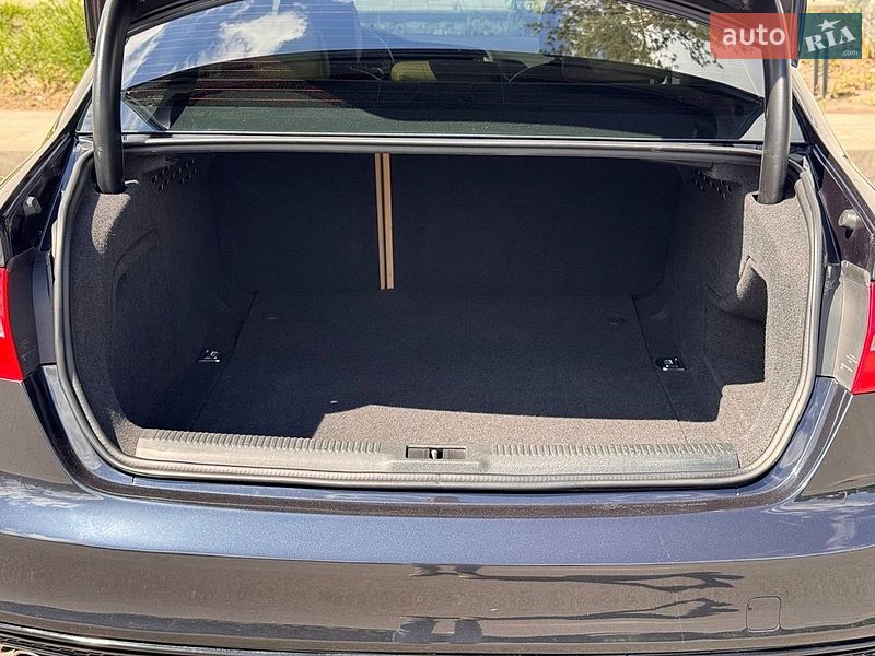 Седан Audi A4 2014 в Києві
