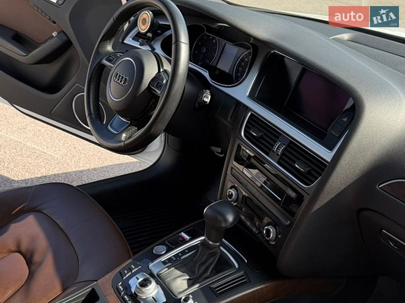 Седан Audi A4 2015 в Львові