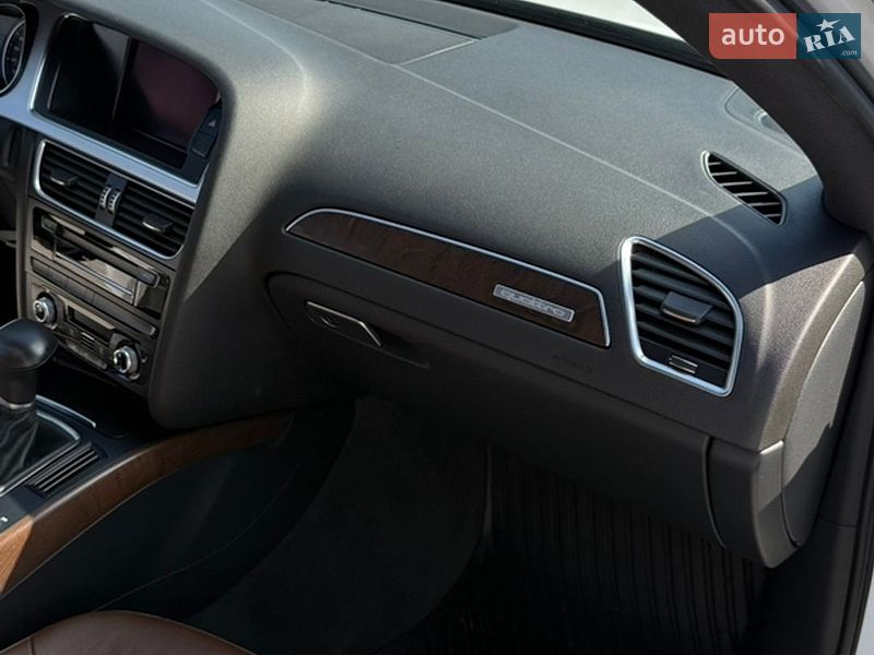 Седан Audi A4 2015 в Львові