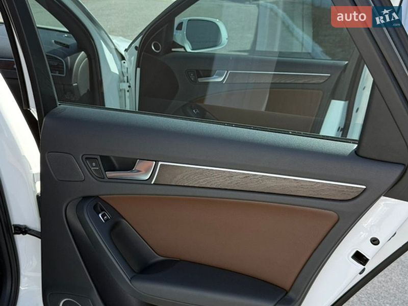 Седан Audi A4 2015 в Львові