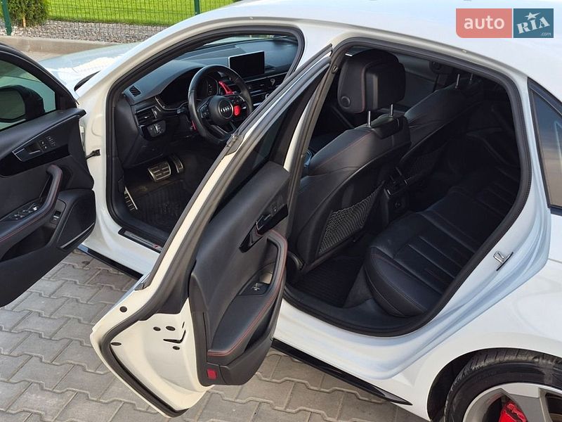 Седан Audi A4 2018 в Дніпрі