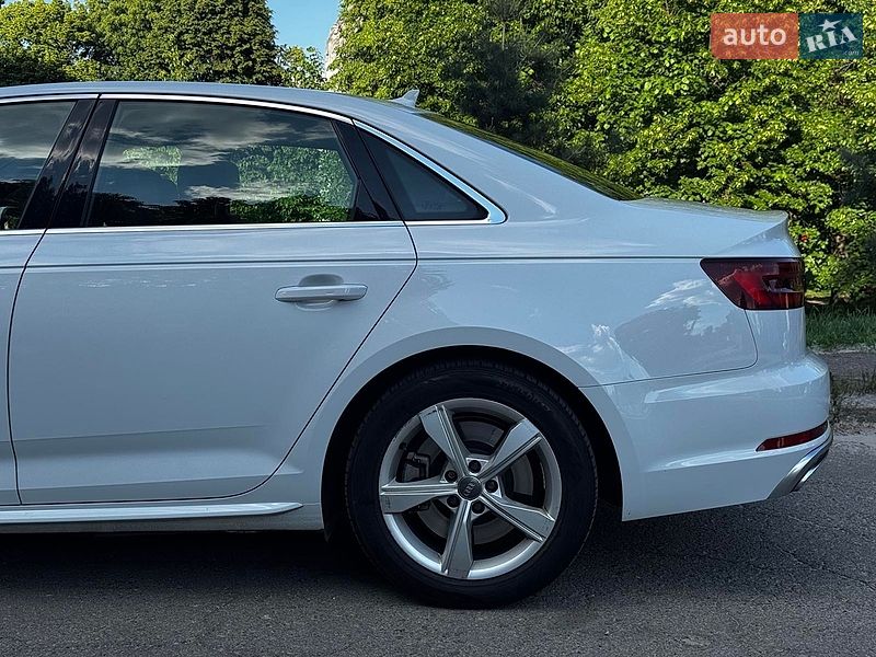 Седан Audi A4 2018 в Києві