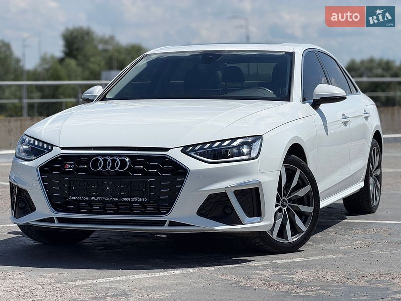 Седан Audi A4 2022 в Киеве
