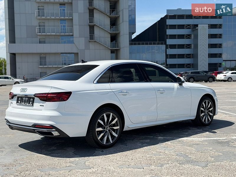 Седан Audi A4 2022 в Киеве