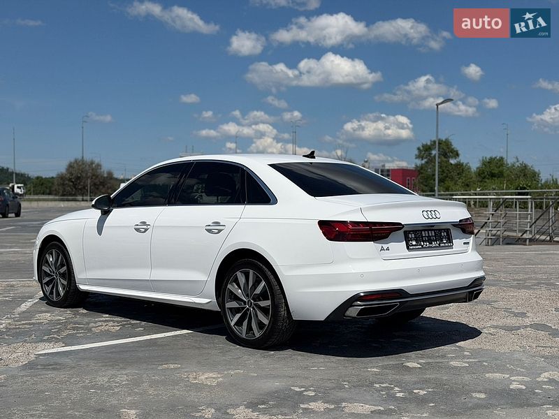 Седан Audi A4 2022 в Киеве