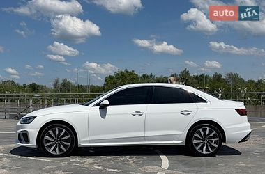 Седан Audi A4 2022 в Киеве