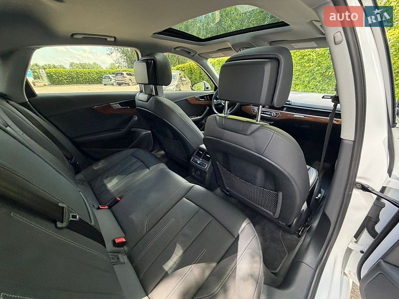 Седан Audi A4 2022 в Киеве