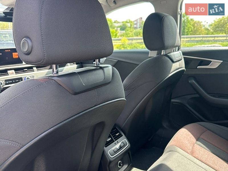 Седан Audi A4 2017 в Рівному