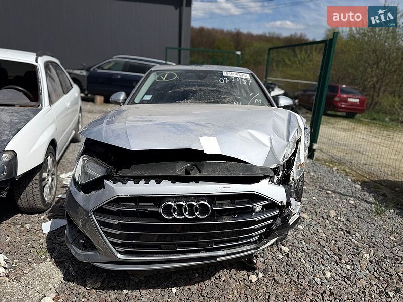Седан Audi A4 2021 в Львові