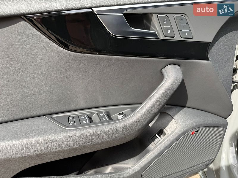 Седан Audi A4 2021 в Киеве