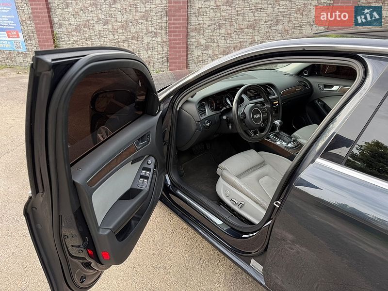 Седан Audi A4 2012 в Киеве