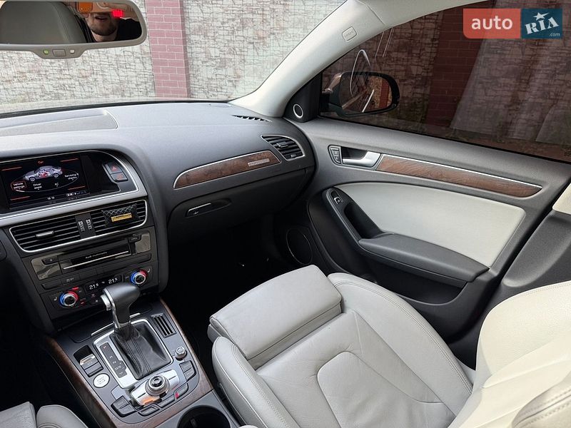 Седан Audi A4 2012 в Киеве