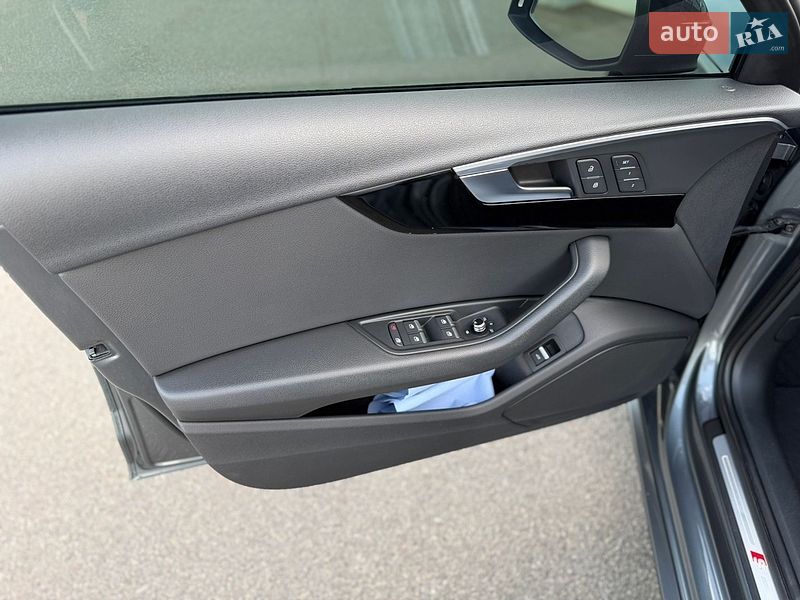 Седан Audi A4 2017 в Киеве